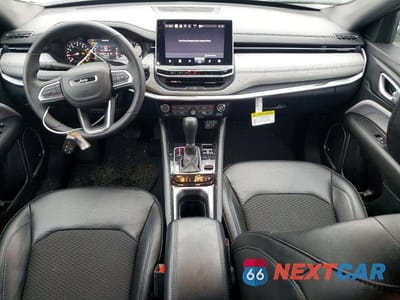 Zdjęcie 8 z 13 samochodu: 2024 JEEP COMPASS LATITUDE VIN:3C4NJDBN6RT130819 - miniatura