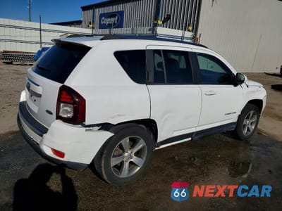 Trzecie zdjęcie samochodu z tyłu: 2017 JEEP COMPASS LATITUDE VIN:1C4NJDEBXHD139738 - miniatura
