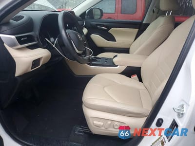 Zdjęcie 7 z 12 samochodu: 2023 TOYOTA HIGHLANDER VIN:5TDKARAH1PS022854 - miniatura