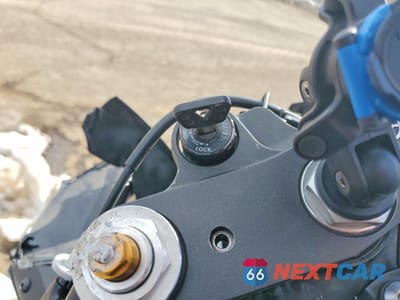 Zdjęcie 8 z 10 samochodu: 2011 YAMAHA YZFR6 VIN:JYARJ16E8BA021572 - miniatura