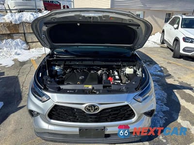 Piąte zdjęcie samochodu w środku: 2021 TOYOTA HIGHLANDER XLE VIN:5TDGZRBHXMS558114 - miniatura