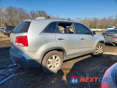 Trzecie zdjęcie samochodu z tyłu: 2012 KIA SORENTO LX VIN:5XYKT3A69CG248444 - miniatura