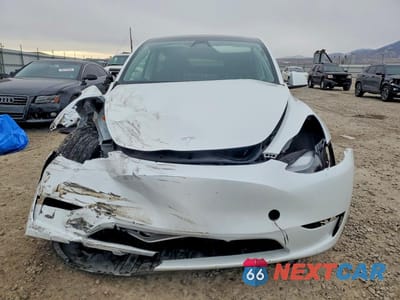 Piąte zdjęcie samochodu w środku: 2023 TESLA MODEL Y VIN:7SAYGAEE1PF798600 - miniatura