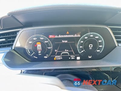 Zdjęcie 8 z 10 samochodu: 2021 AUDI E-TRON PREMIUM PLUS VIN:WA1LAAGE1MB011692 - miniatura