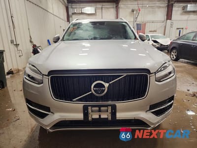 Piąte zdjęcie samochodu w środku: 2017 VOLVO XC90 T6 VIN:YV4A22PK4H1147121 - miniatura