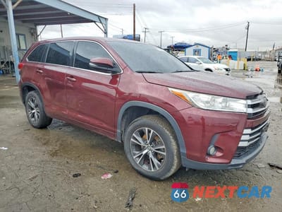 Czwarte zdjęcie samochodu z boku: 2017 TOYOTA HIGHLANDER LE VIN:5TDZZRFH5HS221651 - miniatura