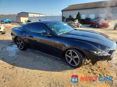 Czwarte zdjęcie samochodu z boku: 2024 FORD MUSTANG VIN:1FA6P8TH5R5105337 - miniatura