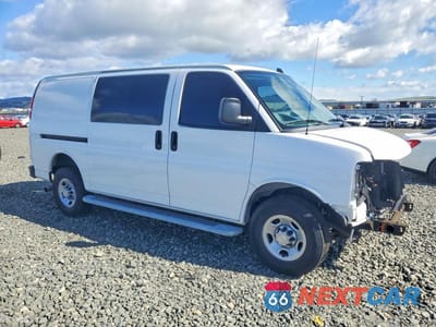 Czwarte zdjęcie samochodu z boku: 2021 CHEVROLET EXPRESS G2500 VIN:1GCWGAF7XM1242360 - miniatura