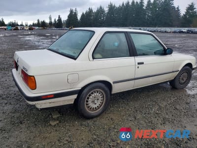 Trzecie zdjęcie samochodu z tyłu: 1989 BMW 325 I AUTOMATIC VIN:WBAAA2308K4495176 - miniatura