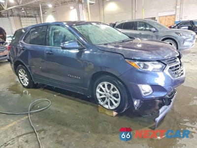 Czwarte zdjęcie samochodu z boku: 2019 CHEVROLET EQUINOX LT VIN:3GNAXKEV5KL242120 - miniatura