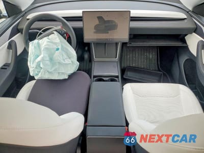 Zdjęcie 8 z 12 samochodu: 2026 TESLA MODEL Y VIN:7SAYGDEE6TA389839 - miniatura
