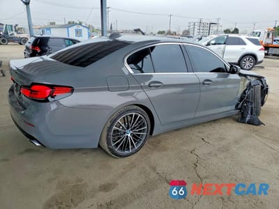 Trzecie zdjęcie samochodu z tyłu: 2022 BMW 530E VIN:WBA13AG01NCJ96735 - miniatura