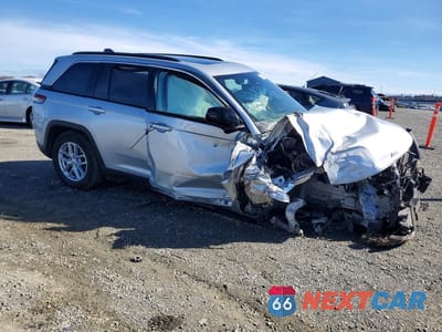 Czwarte zdjęcie samochodu z boku: 2025 JEEP GRAND CHEROKEE LAREDO VIN:1C4RJHAG7SC275753 - miniatura