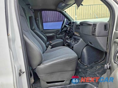 Piąte zdjęcie samochodu w środku: 2002 CHEVROLET EXPRESS G2500 VIN:1GCGG25R121240023 - miniatura