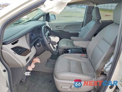 Zdjęcie 7 z 14 samochodu: 2016 TOYOTA SIENNA XLE 8-PASSENGER VIN:5TDYK3DC8GS696665 - miniatura