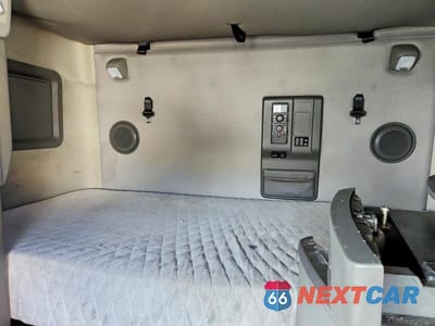 Zdjęcie 6 z 10 samochodu: 2019 VOLVO VNL SEMI TRUCK VIN:4V4NC9EH2KN201165 - miniatura