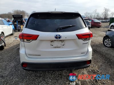 Zdjęcie 6 z 13 samochodu: 2019 TOYOTA HIGHLANDER HYBRID VIN:5TDJGRFH6KS054551 - miniatura