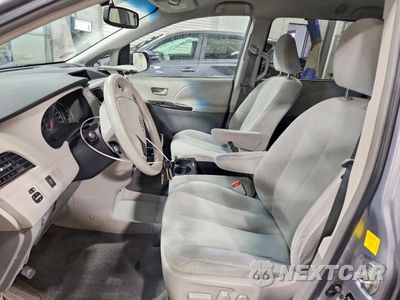Zdjęcie 7 z 13 samochodu: 2011 TOYOTA SIENNA LE 8-PASSENGER VIN:5TDKK3DC2BS076750 - miniatura