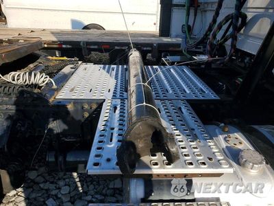 Zdjęcie 9 z 10 samochodu: 2017 VOLVO VNL SEMI TRUCK VIN:4V4N39TG0HN988104 - miniatura
