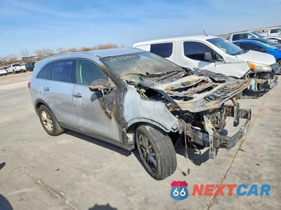 Czwarte zdjęcie samochodu z boku: 2016 KIA SORENTO LX VIN:5XYPG4A35GG061360 - miniatura