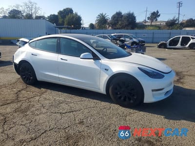 Czwarte zdjęcie samochodu z boku: 2023 TESLA MODEL 3 VIN:5YJ3E1EA5PF470588 - miniatura