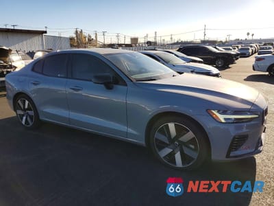 Czwarte zdjęcie samochodu z boku: 2024 VOLVO S60 PLUS VIN:7JRH60FL1RG308366 - miniatura