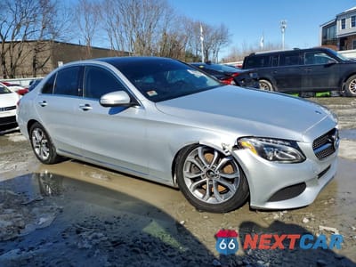 Czwarte zdjęcie samochodu z boku: 2015 MERCEDES-BENZ C 300 4MATIC VIN:55SWF4KBXFU008419 - miniatura