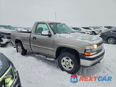 Czwarte zdjęcie samochodu z boku: 2001 CHEVROLET SILVERADO K1500 VIN:1GCEK14T71Z170329 - miniatura