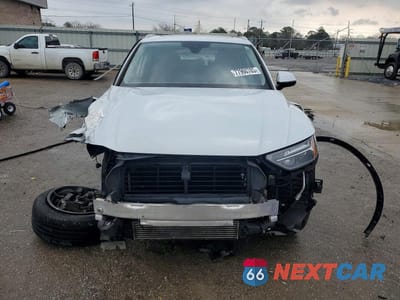 Piąte zdjęcie samochodu w środku: 2021 AUDI Q5 PREMIUM VIN:WA1AAAFY3M2008229 - miniatura