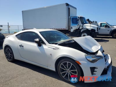 Czwarte zdjęcie samochodu z boku: 2017 TOYOTA 86 BASE VIN:JF1ZNAA16H9703749 - miniatura