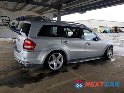 Trzecie zdjęcie samochodu z tyłu: 2010 MERCEDES-BENZ GL 550 4MATIC VIN:4JGBF8GE5AA580408 - miniatura