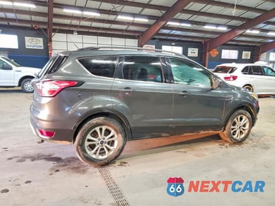 Trzecie zdjęcie samochodu z tyłu: 2018 FORD ESCAPE SE VIN:1FMCU9GD7JUB34251 - miniatura