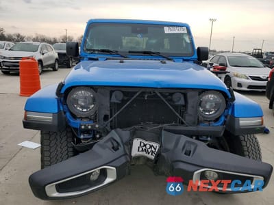 Piąte zdjęcie samochodu w środku: 2024 JEEP WRANGLER SAHARA VIN:1C4PJXEG4RW245159 - miniatura