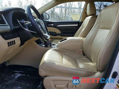 Zdjęcie 7 z 13 samochodu: 2019 TOYOTA HIGHLANDER HYBRID VIN:5TDJGRFH6KS054551 - miniatura