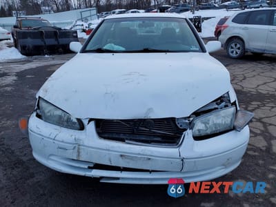 Piąte zdjęcie samochodu w środku: 2000 TOYOTA CAMRY CE VIN:4T1BG22K5YU979772 - miniatura