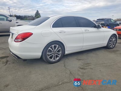 Trzecie zdjęcie samochodu z tyłu: 2018 MERCEDES-BENZ C 300 VIN:55SWF4JB9JU258583 - miniatura
