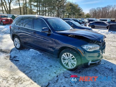 Czwarte zdjęcie samochodu z boku: 2016 BMW X5 M VIN:5UXKR0C52G0P29227 - miniatura