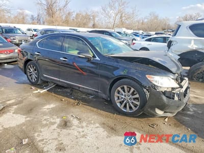 Czwarte zdjęcie samochodu z boku: 2011 LEXUS LS 460 VIN:JTHCL5EF8B5010066 - miniatura