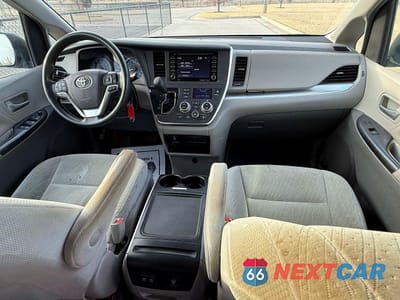 Zdjęcie 9 z 10 samochodu: 2018 TOYOTA SIENNA LE 8-PASSENGER VIN:5TDKZ3DC1JS925096 - miniatura