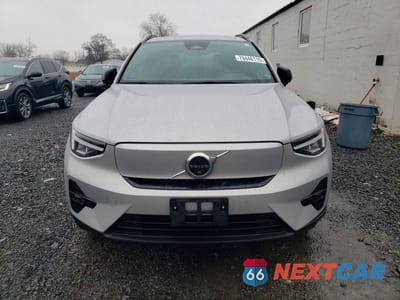Piąte zdjęcie samochodu w środku: 2023 VOLVO XC40 RECHARGE PLUS VIN:YV4ED3UL0P2071338 - miniatura