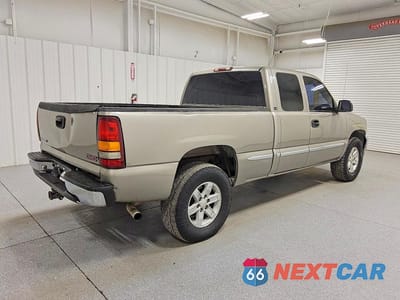 Trzecie zdjęcie samochodu z tyłu: 2001 GMC NEW SIERRA C1500 VIN:2GTEC19V211275585 - miniatura