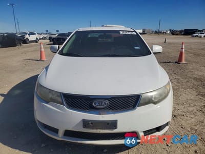 Piąte zdjęcie samochodu w środku: 2010 KIA FORTE EX VIN:KNAFU4A28A5212071 - miniatura