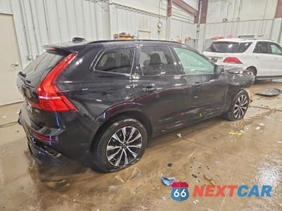Trzecie zdjęcie samochodu z tyłu: 2025 VOLVO XC60 PLUS VIN:YV4M12RC1S1166075 - miniatura