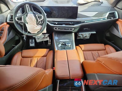 Zdjęcie 8 z 13 samochodu: 2026 BMW X5 M60I VIN:5UX33EU05T9183115 - miniatura