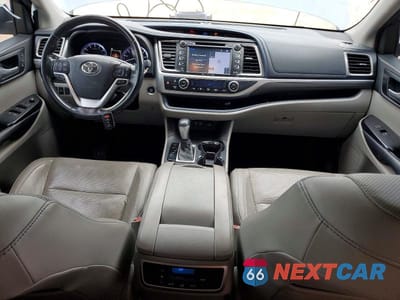 Zdjęcie 8 z 12 samochodu: 2018 TOYOTA HIGHLANDER LIMITED VIN:5TDYZRFH9JS234825 - miniatura