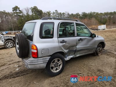 Trzecie zdjęcie samochodu z tyłu: 2002 CHEVROLET TRACKER VIN:2CNBJ13C326923645 - miniatura