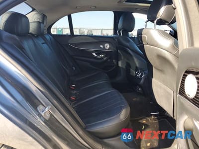 Zdjęcie 10 z 12 samochodu: 2018 MERCEDES-BENZ E 300 4MATIC VIN:WDDZF4KB3JA392372 - miniatura