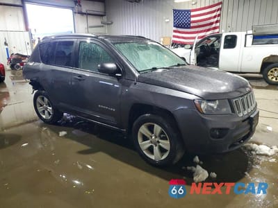 Czwarte zdjęcie samochodu z boku: 2017 JEEP COMPASS LATITUDE VIN:1C4NJDEBXHD173100 - miniatura