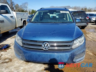 Piąte zdjęcie samochodu w środku: 2017 VOLKSWAGEN TIGUAN S VIN:WVGAV7AX6HK018301 - miniatura