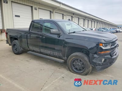 Czwarte zdjęcie samochodu z boku: 2016 CHEVROLET SILVERADO K1500 LT VIN:1GCVKREC2GZ325116 - miniatura